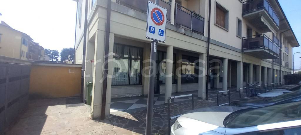 negozio in affitto ad Orio al Serio