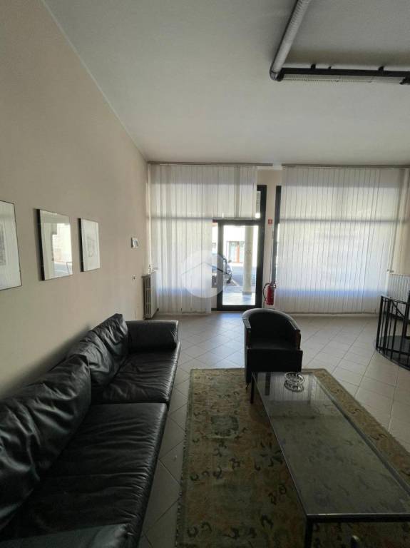 negozio in affitto ad Orio al Serio