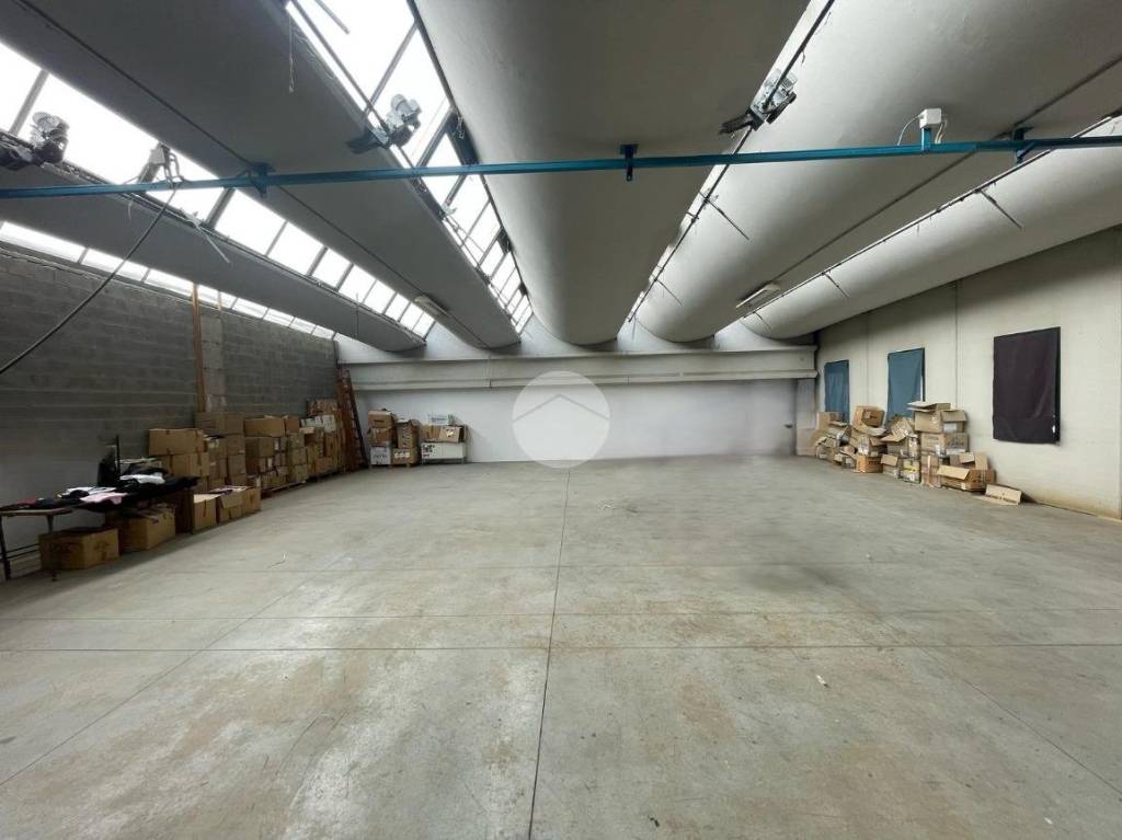 locale commerciale in affitto ad Orio al Serio