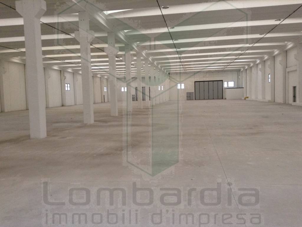 locale commerciale in affitto ad Osio Sopra