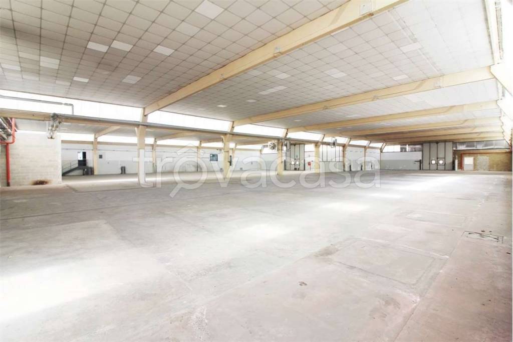 locale commerciale in affitto ad Osio Sopra