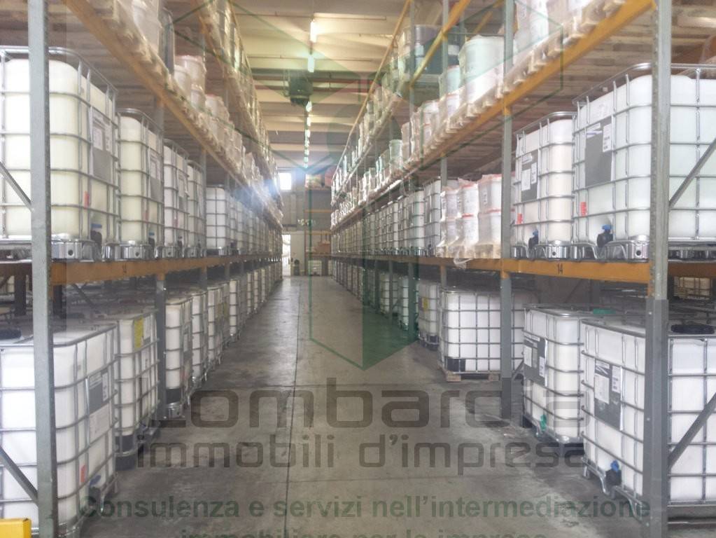 locale commerciale in affitto ad Osio Sopra