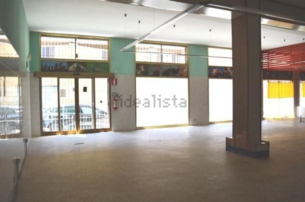 locale commerciale in affitto ad Osio Sopra