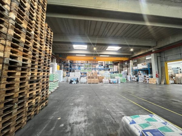 locale commerciale in affitto ad Osio Sopra