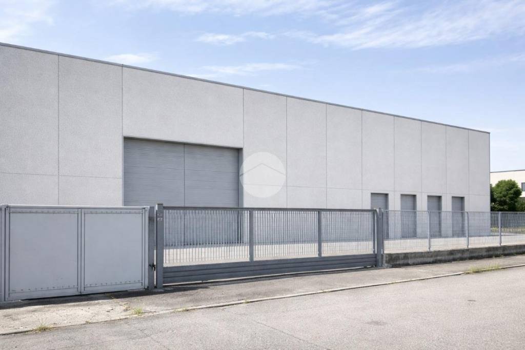 locale commerciale in affitto ad Osio Sopra