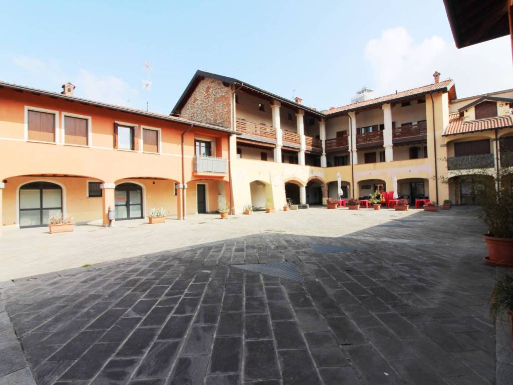 negozio in affitto ad Osio Sopra