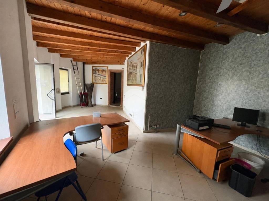 negozio in affitto ad Osio Sopra