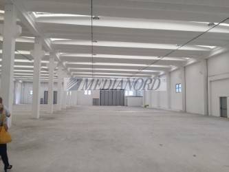 locale commerciale in affitto ad Osio Sopra