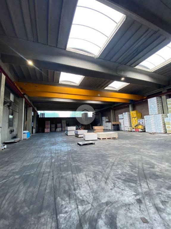 locale commerciale in affitto ad Osio Sopra