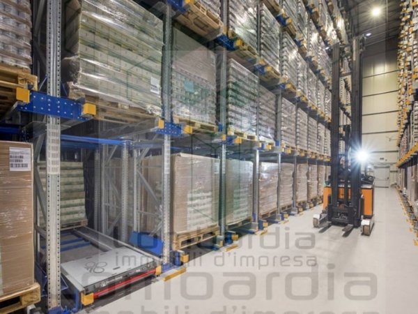 locale commerciale in affitto ad Osio Sotto