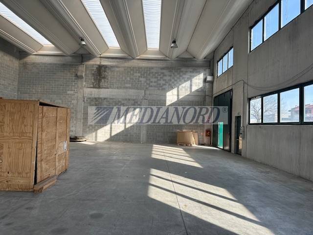 locale commerciale in affitto ad Osio Sotto