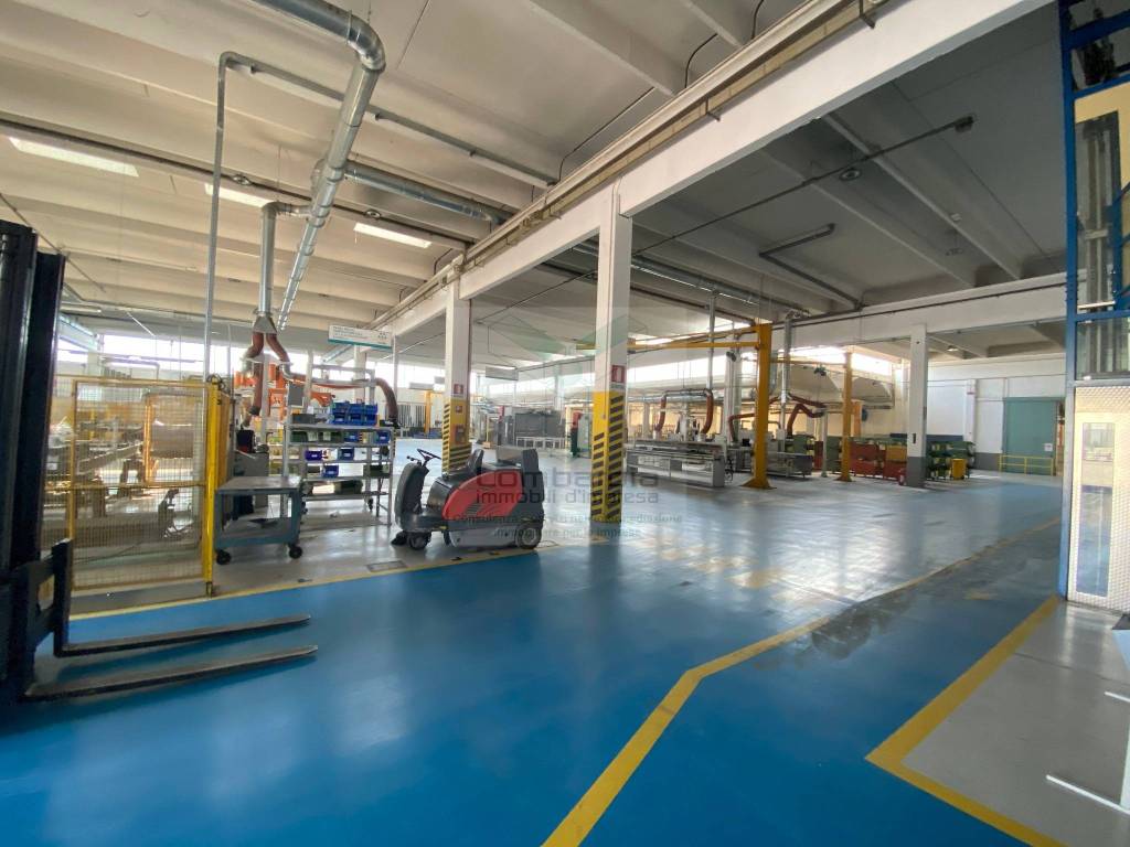 locale commerciale in affitto ad Osio Sotto