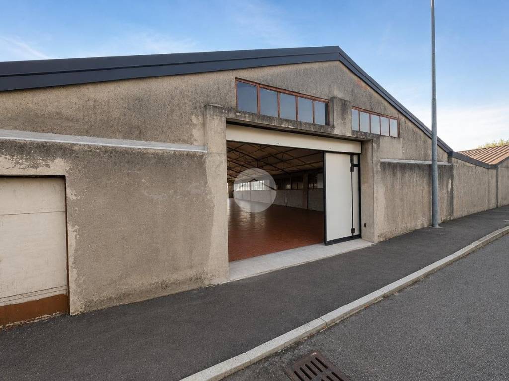 locale commerciale in affitto ad Osio Sotto