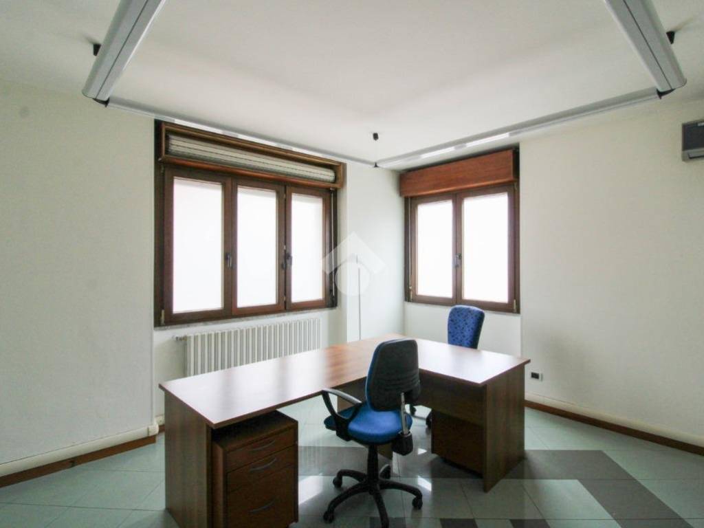 ufficio in affitto ad Osio Sotto