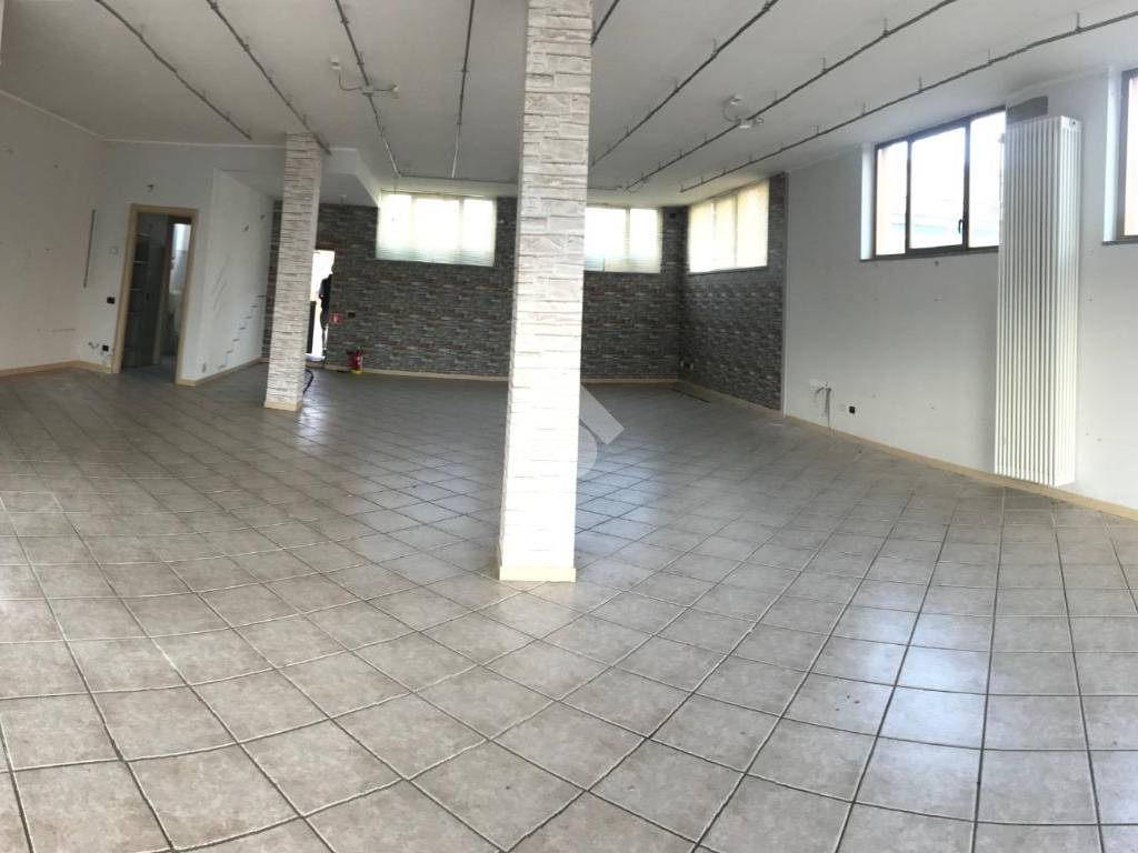 negozio in affitto a Pedrengo