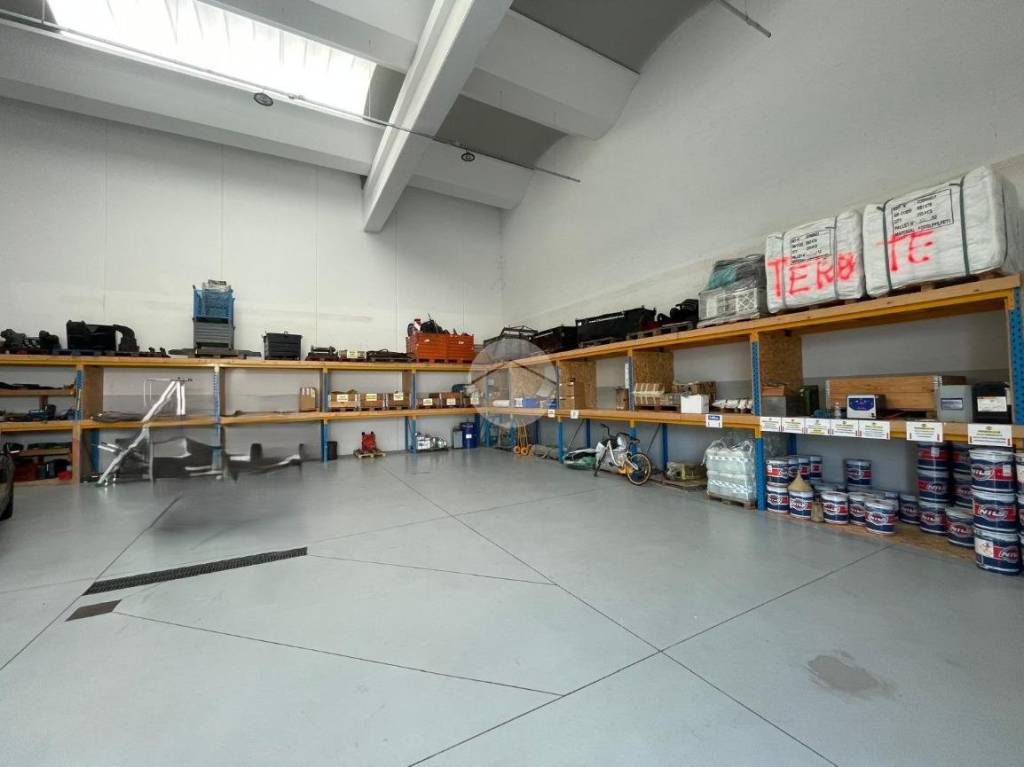 locale commerciale in affitto a Pedrengo