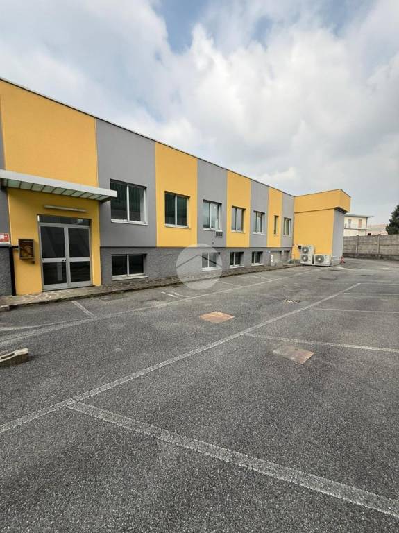 locale commerciale in affitto a Pedrengo