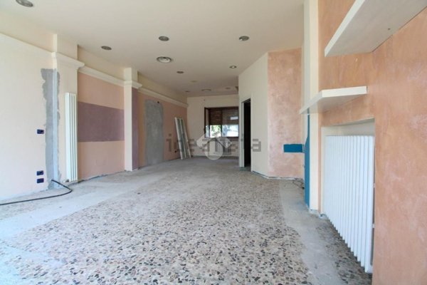 negozio in affitto a Ponte San Pietro