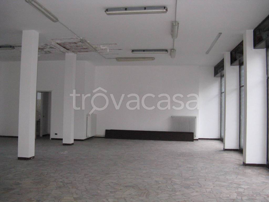 negozio in affitto a Ponte San Pietro