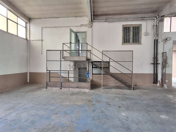 capannone in affitto a Ponte San Pietro in zona Locate