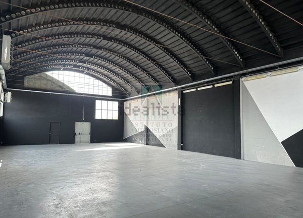 locale commerciale in affitto a Ponte San Pietro in zona Locate