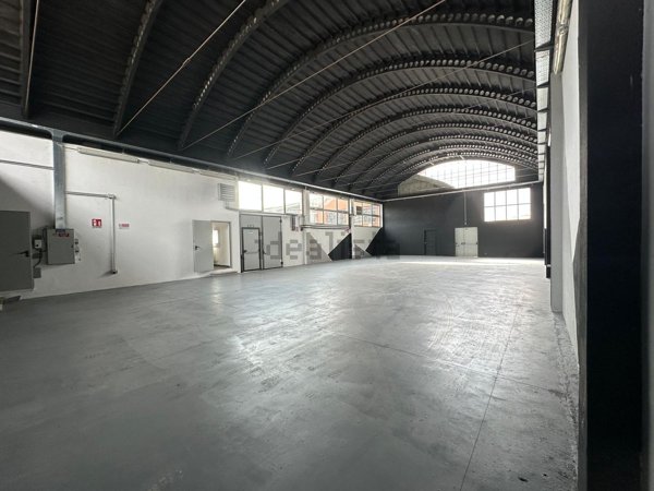 locale commerciale in affitto a Ponte San Pietro in zona Locate