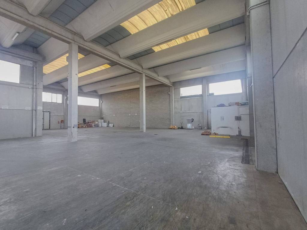 locale commerciale in affitto a Pontirolo Nuovo