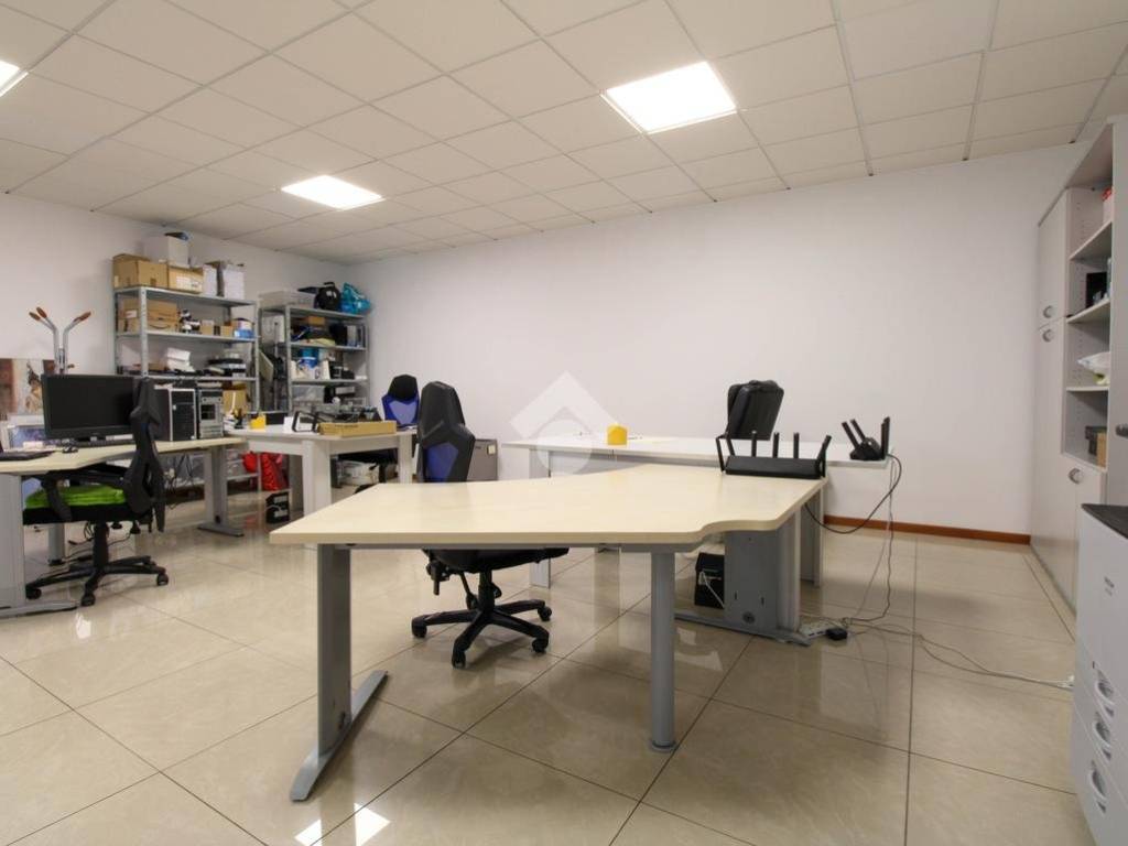 ufficio in affitto a Presezzo