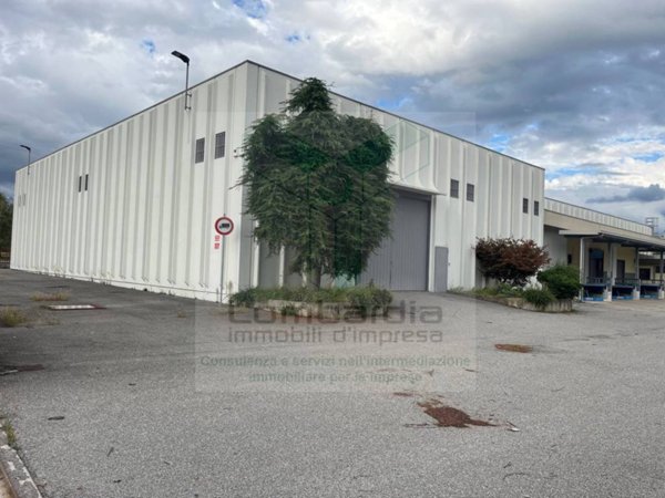 locale commerciale in affitto a Presezzo