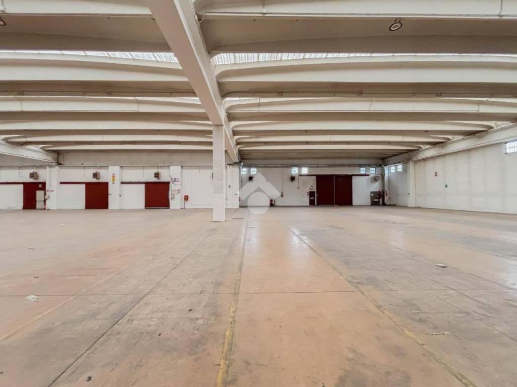 capannone in affitto a Presezzo