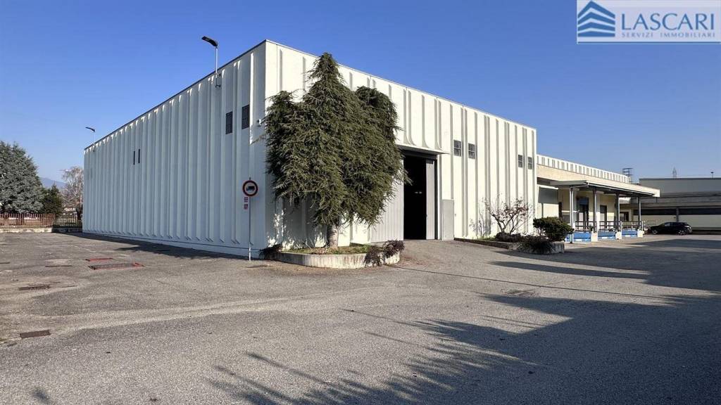 locale commerciale in affitto a Presezzo