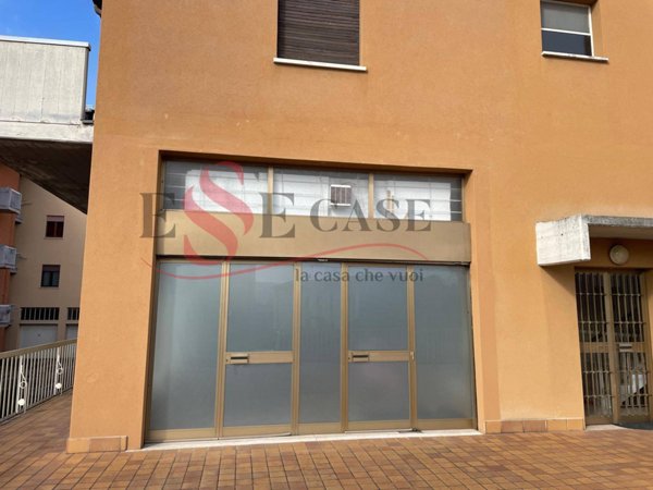 locale commerciale in affitto a Ranica