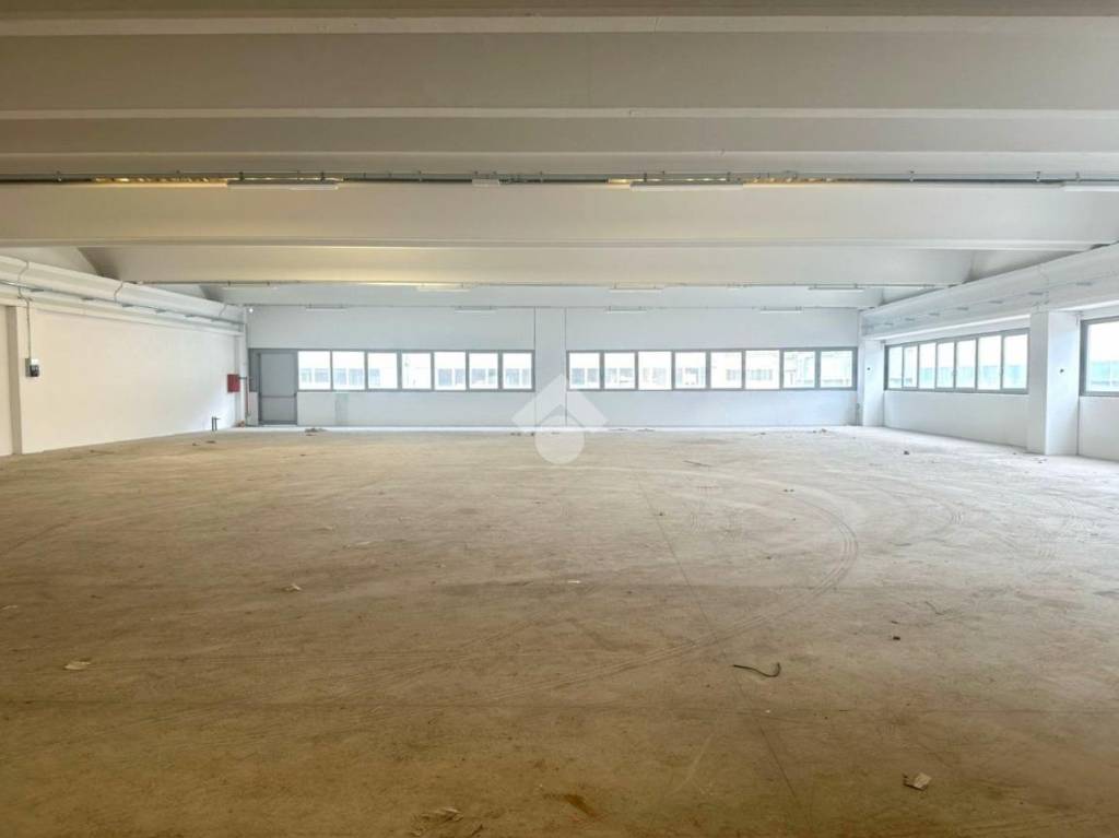 locale commerciale in affitto a Rogno