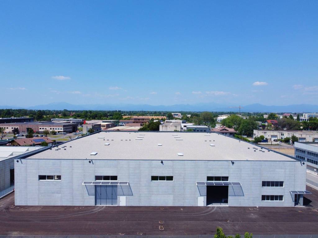 locale commerciale in affitto a Romano di Lombardia