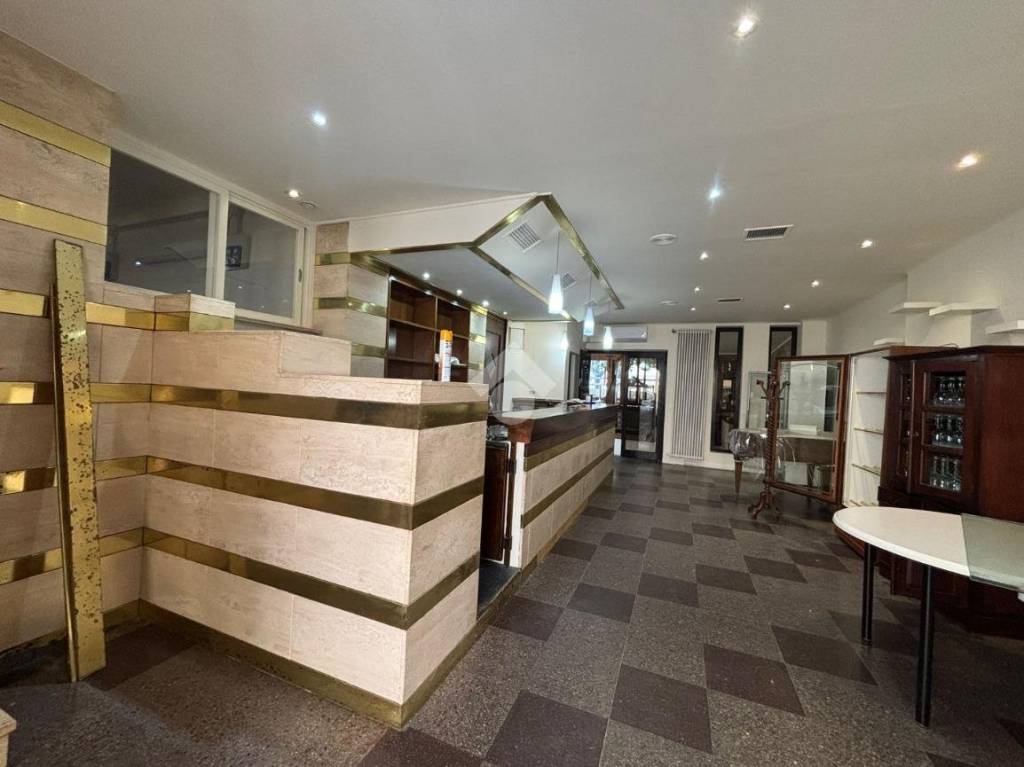 negozio in affitto a Romano di Lombardia