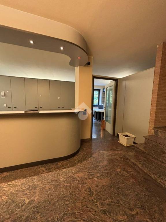 ufficio in affitto a Romano di Lombardia in zona Piscine