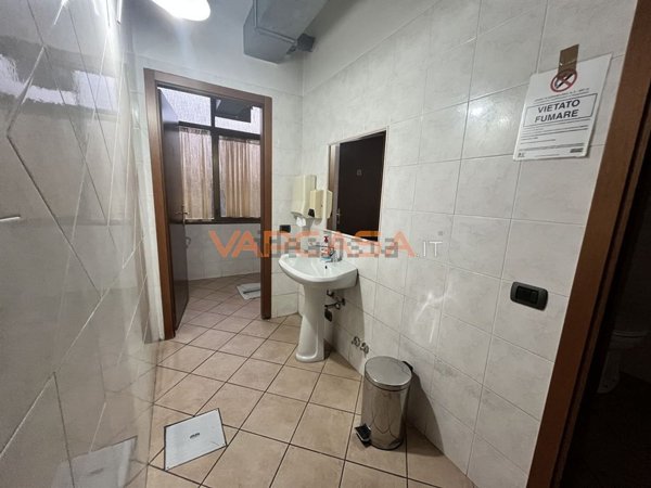 negozio in affitto a Romano di Lombardia