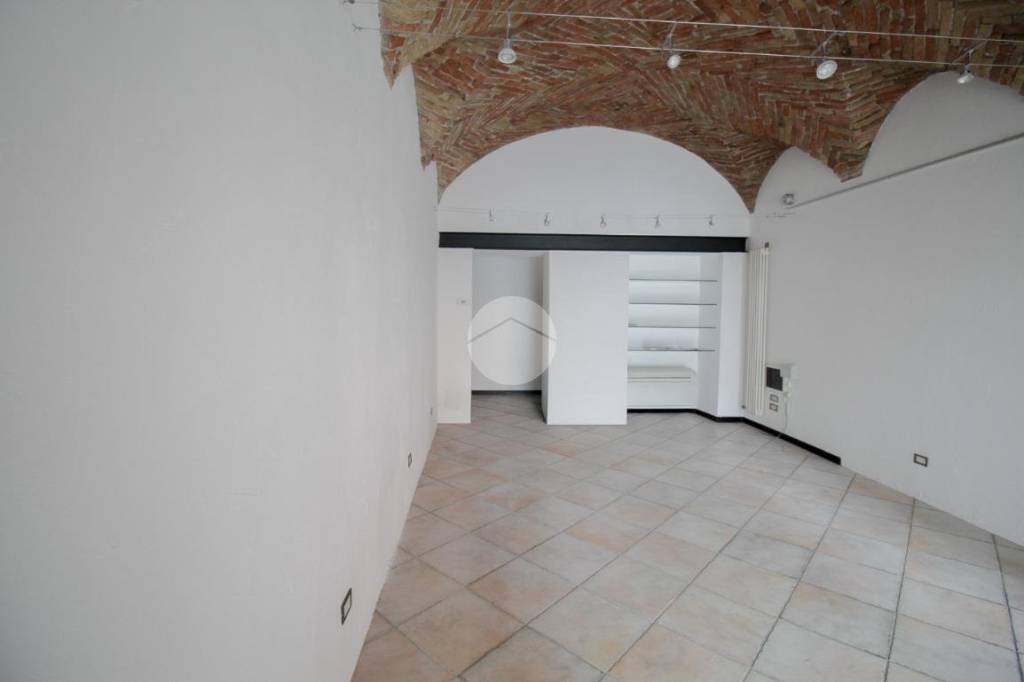 negozio in affitto a Romano di Lombardia