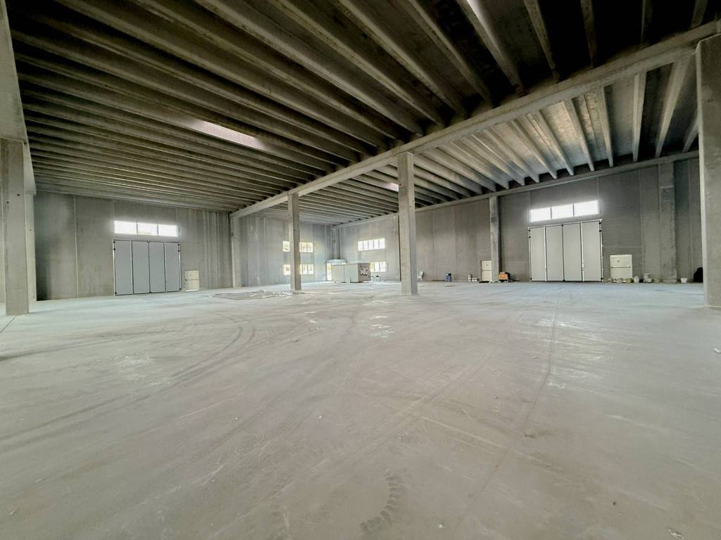 locale commerciale in affitto a Romano di Lombardia in zona Pascolo
