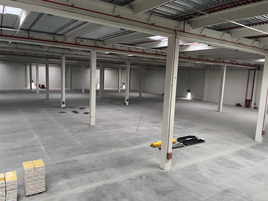 locale commerciale in affitto a Romano di Lombardia