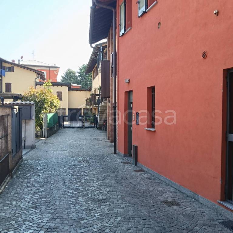 ufficio in affitto a Romano di Lombardia in zona Piscine
