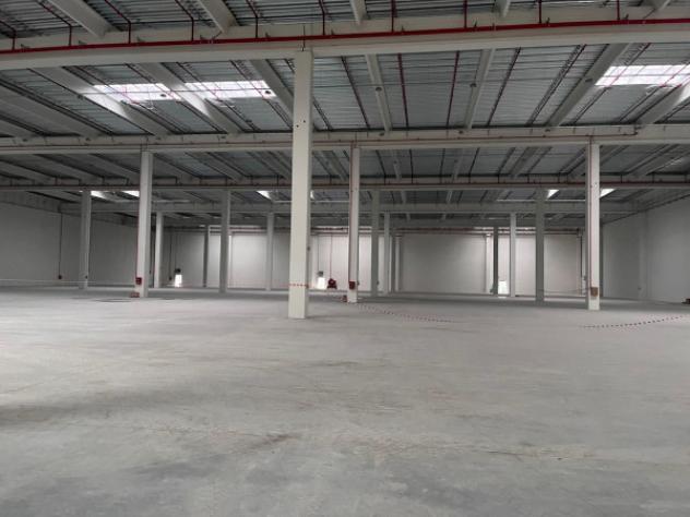 locale commerciale in affitto a Romano di Lombardia