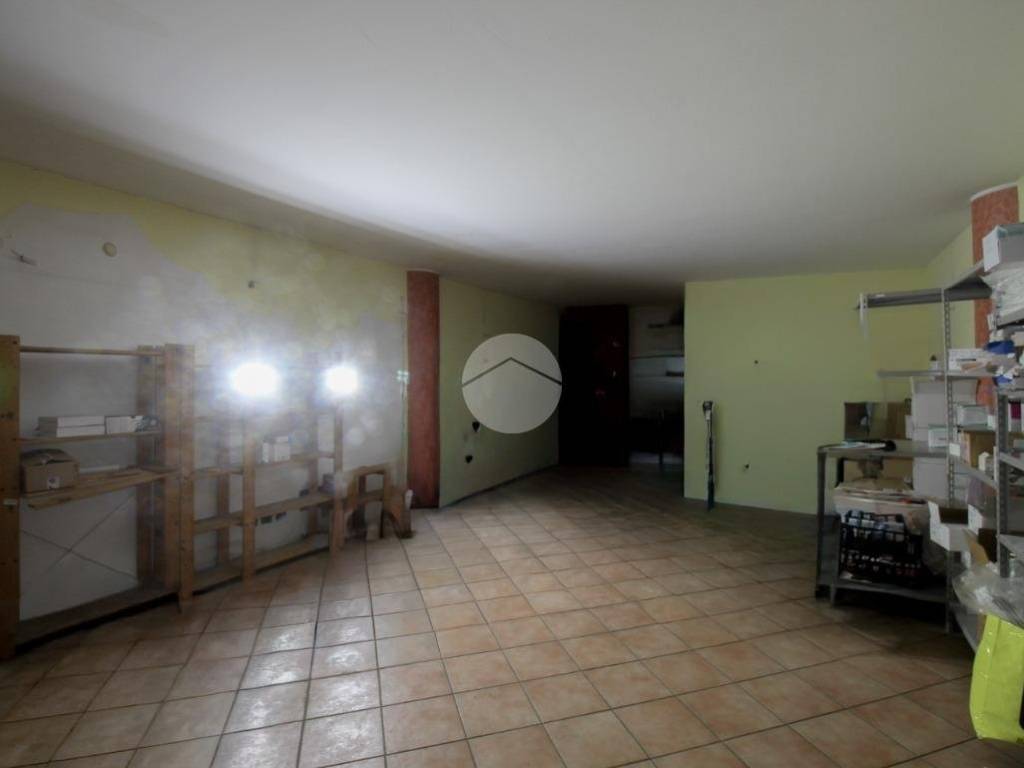 ufficio in affitto a Romano di Lombardia in zona Piscine