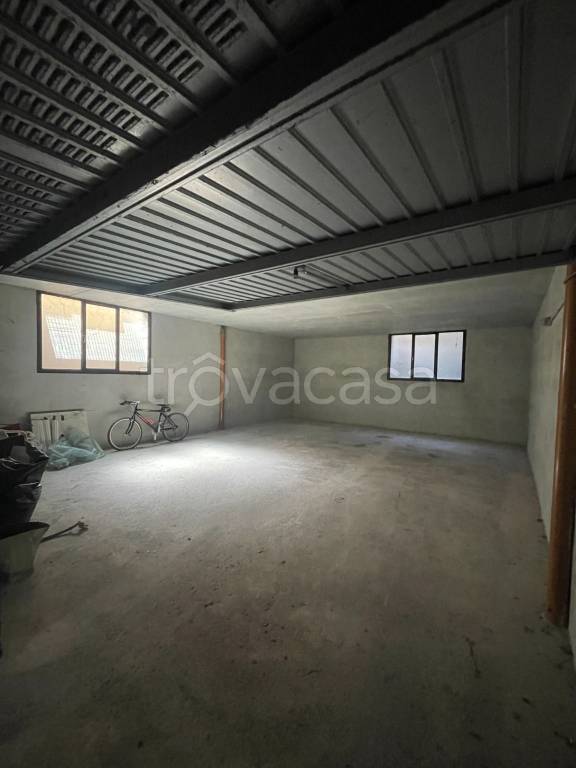 locale di sgombero in affitto a Rovetta