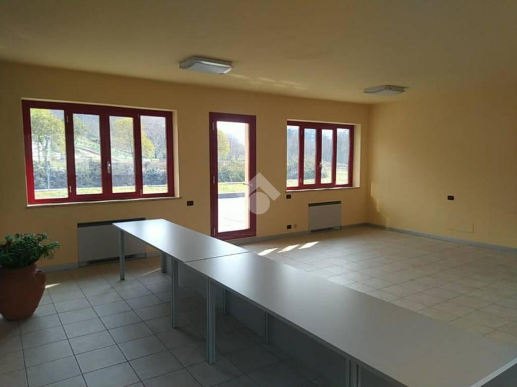 ufficio in affitto a Sarnico in zona Rudello