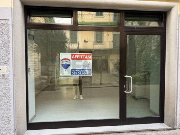 negozio in affitto a Sarnico in zona Rudello