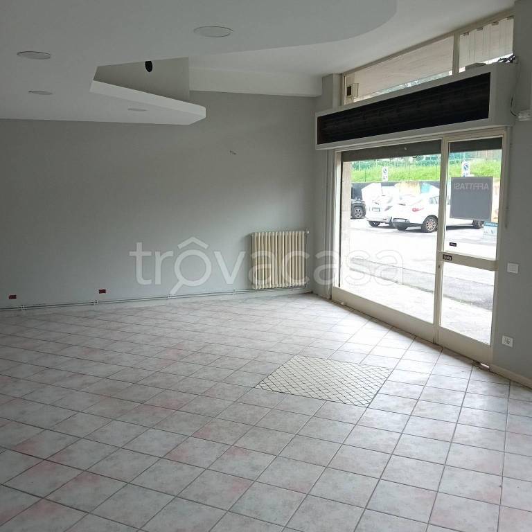 negozio in affitto a Scanzorosciate