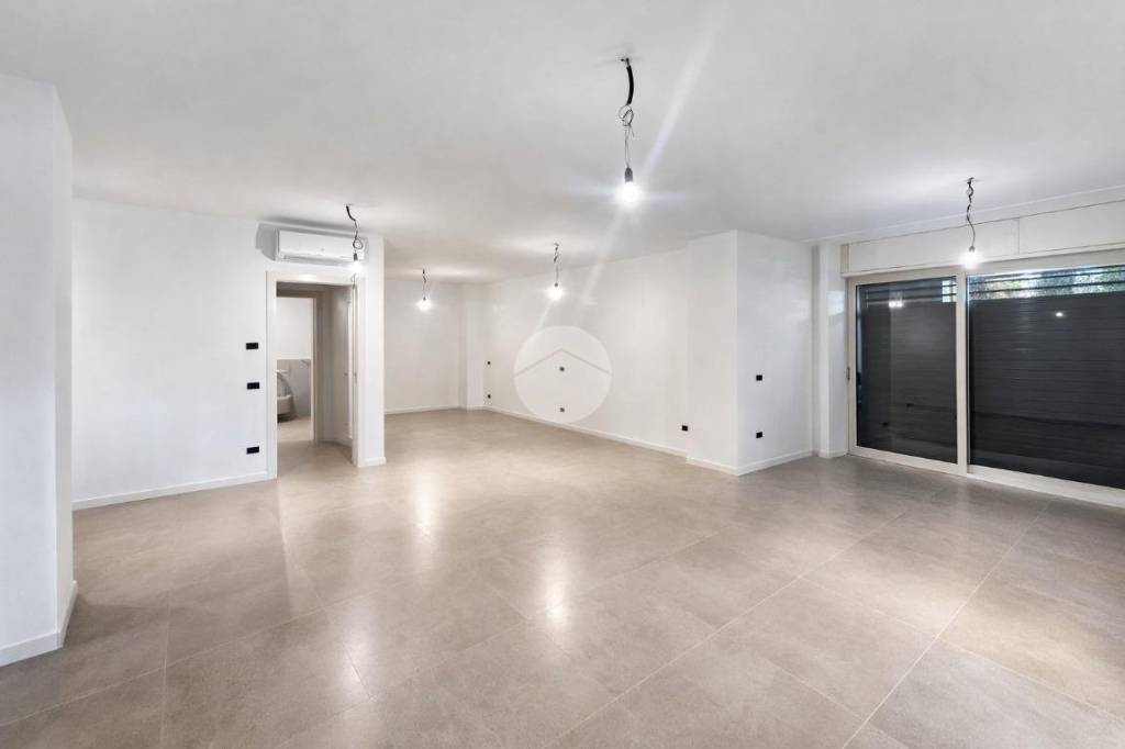 negozio in affitto a Scanzorosciate in zona Tribulina