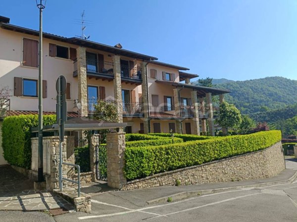 appartamento in affitto a Scanzorosciate in zona Gavarno