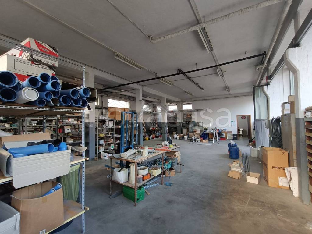 locale commerciale in affitto a Scanzorosciate
